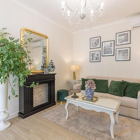 Crys: Apartments, Holiday, Business, Verde Verona Bagian luar foto