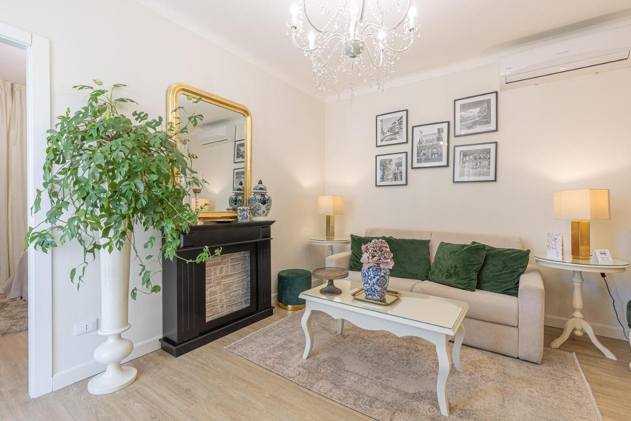 Crys: Apartments, Holiday, Business, Verde Verona Bagian luar foto