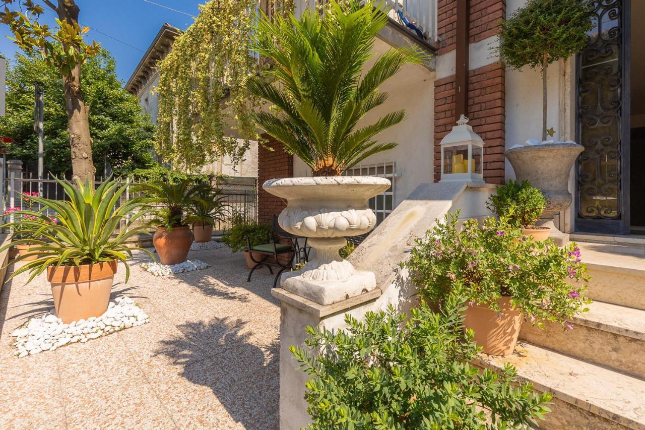 Crys: Apartments, Holiday, Business, Verde Verona Bagian luar foto