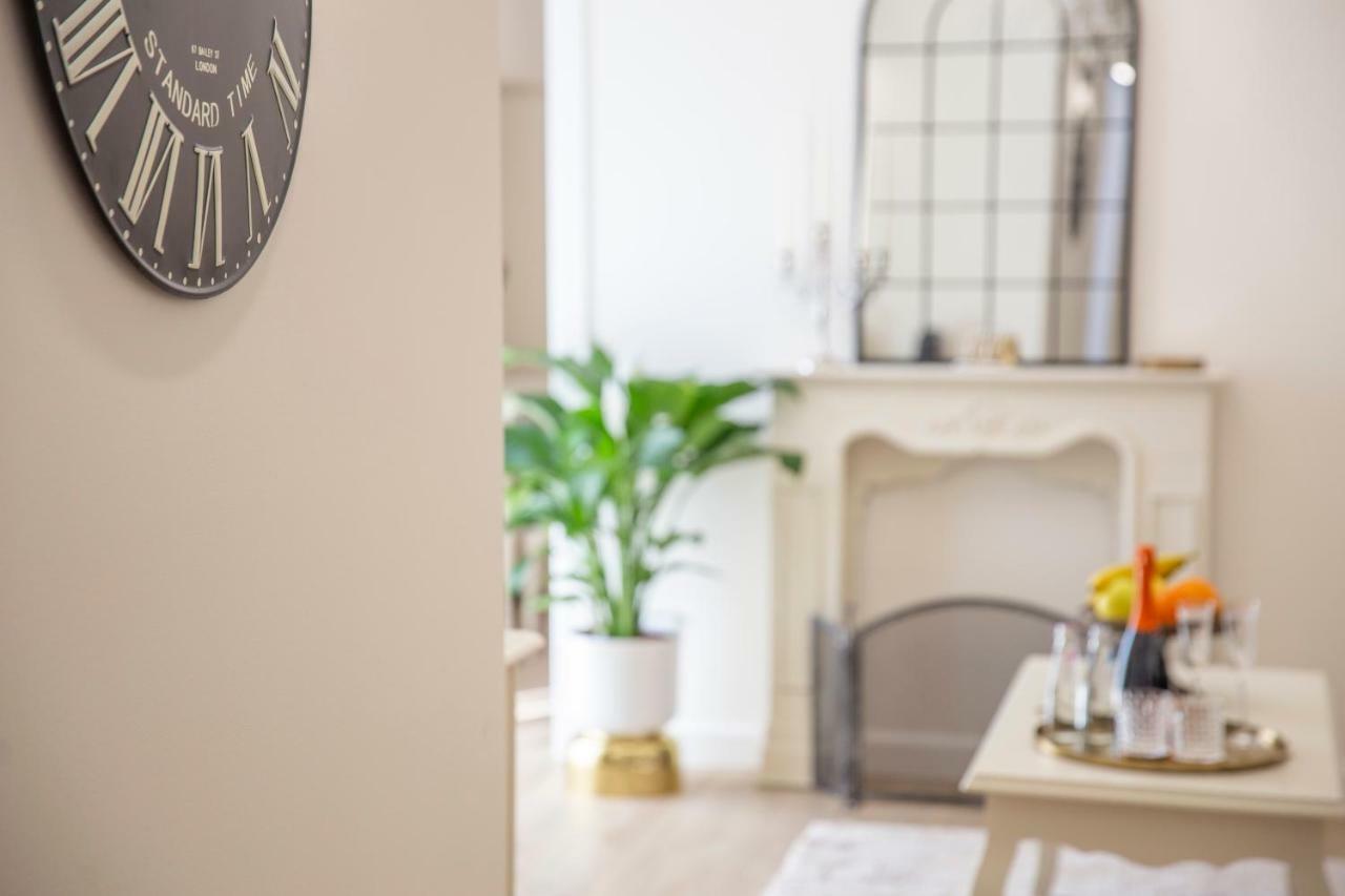 Crys: Apartments, Holiday, Business, Verde Verona Bagian luar foto