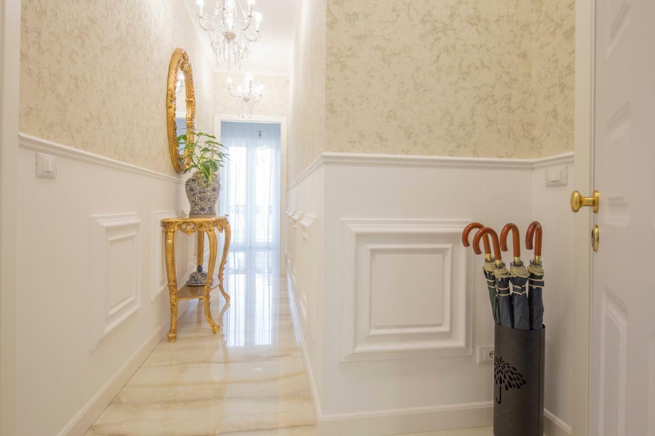 Crys: Apartments, Holiday, Business, Verde Verona Bagian luar foto
