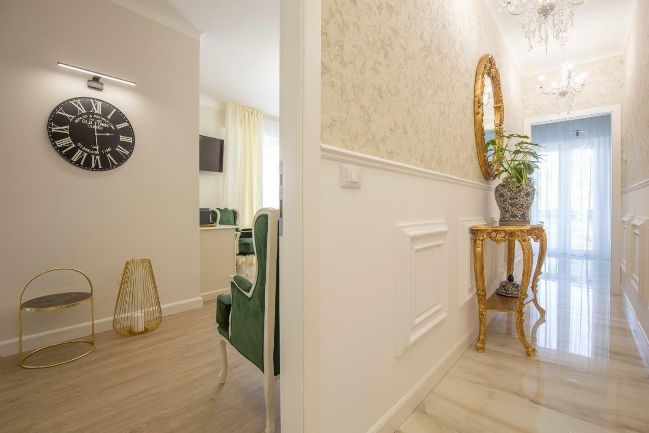 Crys: Apartments, Holiday, Business, Verde Verona Bagian luar foto
