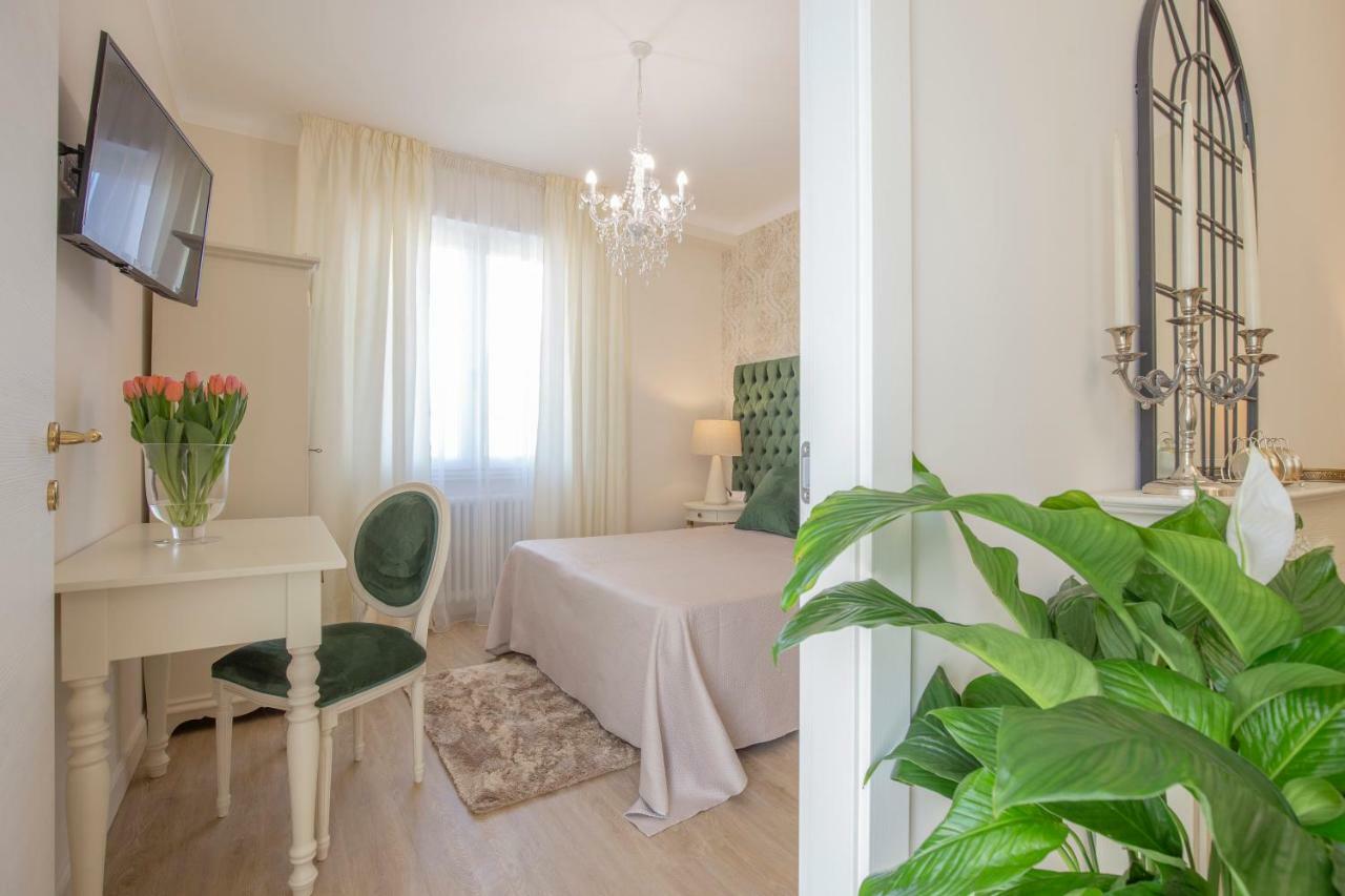 Crys: Apartments, Holiday, Business, Verde Verona Bagian luar foto