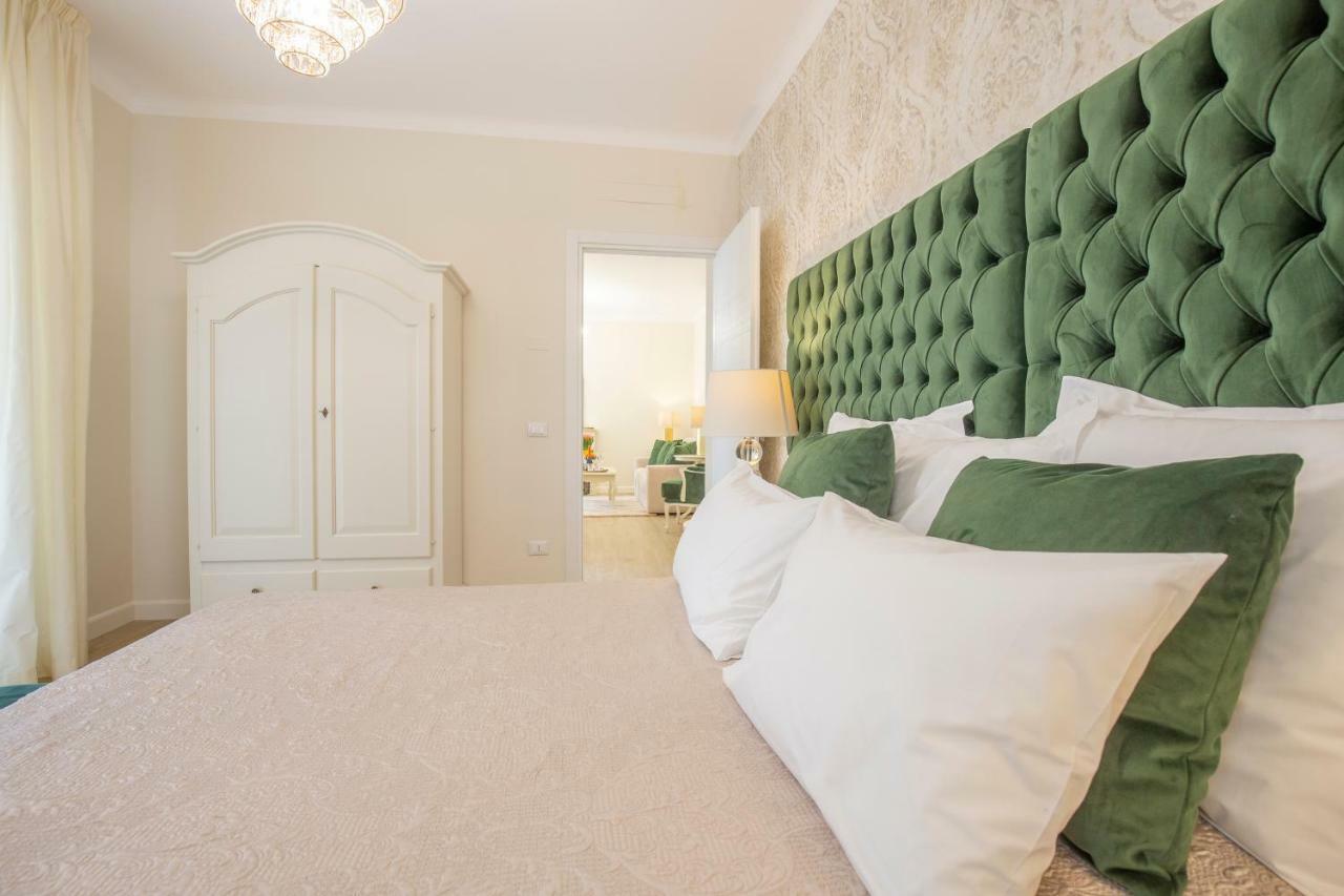 Crys: Apartments, Holiday, Business, Verde Verona Bagian luar foto