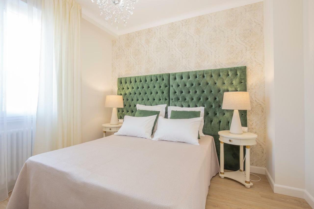 Crys: Apartments, Holiday, Business, Verde Verona Bagian luar foto