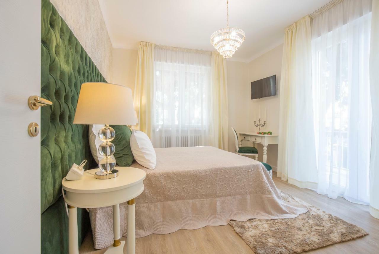 Crys: Apartments, Holiday, Business, Verde Verona Bagian luar foto