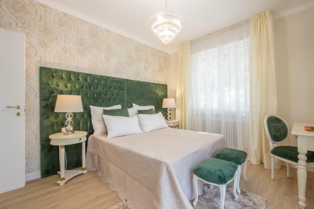 Crys: Apartments, Holiday, Business, Verde Verona Bagian luar foto